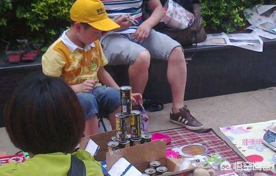 開車擺地?cái)傎u什么好，夜市地?cái)傌浽矗? />二、過年用品</p><p>隨著農(nóng)歷新年的臨近，很多人都會(huì)買年貨的，如果說成本少的過年用品可是很多的。比如家家貼的福字、門神、窗花等。這些東西的成本都很低，而且出售的價(jià)格可是不低的。如果我們能抓住這個(gè)商機(jī)就可以大大的賺上一筆，也可以為自己創(chuàng)收。</p><p>三、毛絨玩具</p><p>現(xiàn)在的商家不論是做活動(dòng)，還是搞其它的一些事情，都喜歡送毛絨玩具。還有就是家長也喜歡給自己的孩子買毛絨玩具。市場(chǎng)的空間還是比較大的。而且進(jìn)價(jià)的成本都比較低(我們這邊按斤稱)。你絕對(duì)想不到的低價(jià)格。如果在擺攤時(shí)能找個(gè)好位置就更不錯(cuò)了，一定可以賣個(gè)好的利潤。</p><p><img decoding=